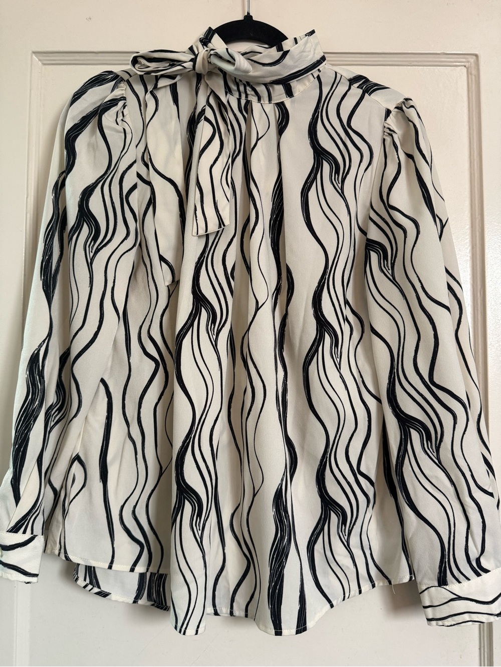 Adrianna Papell Ivory & Black Abstract Brush Tie-Neck Blouse | Small - Picture 8 of 14